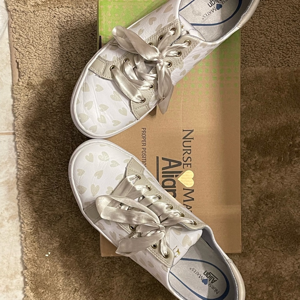 Nurses shoe with hearts